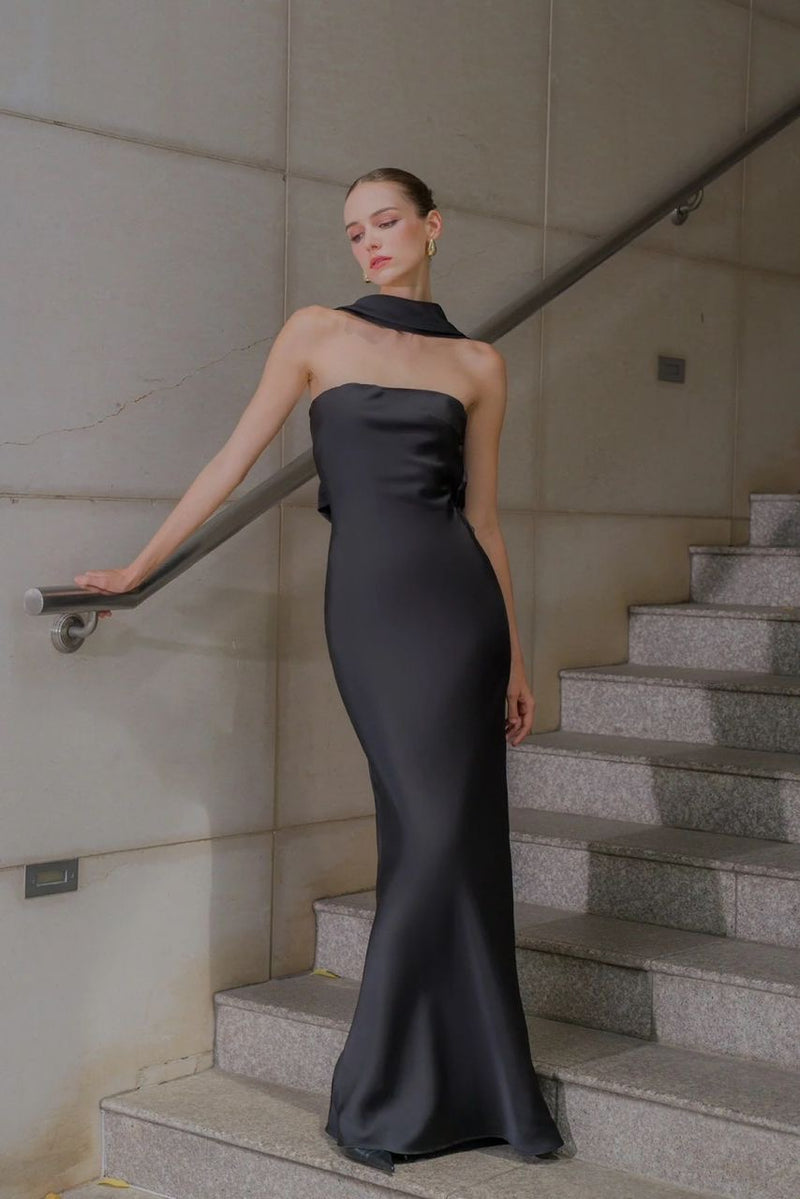 VD Kisserine Della Silk Black Gown