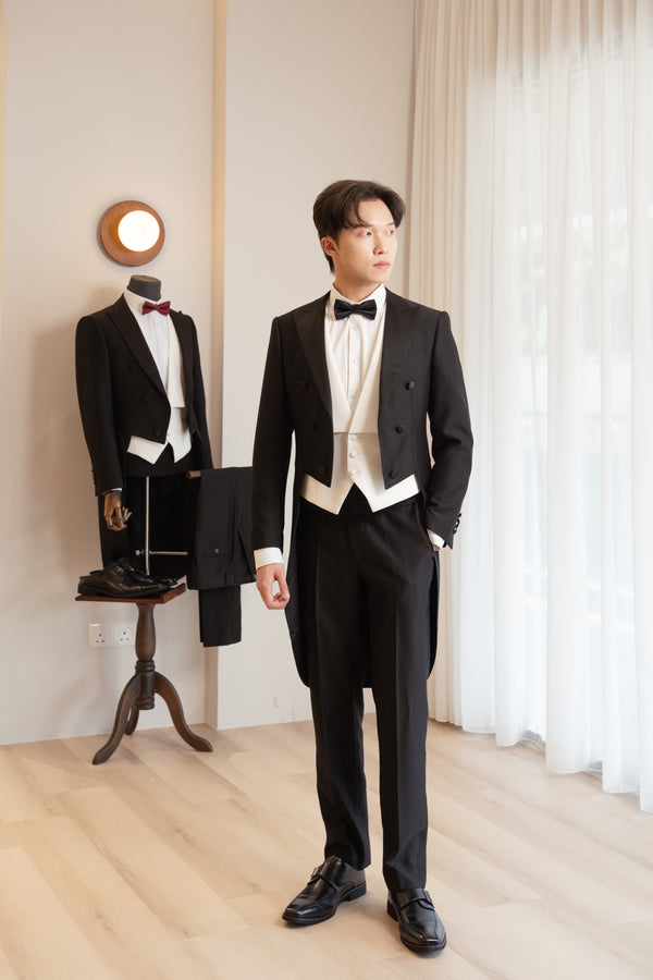 Tuxedo Black & White (M377)