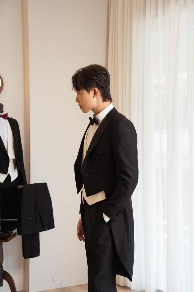 Tuxedo Black & White (M377)
