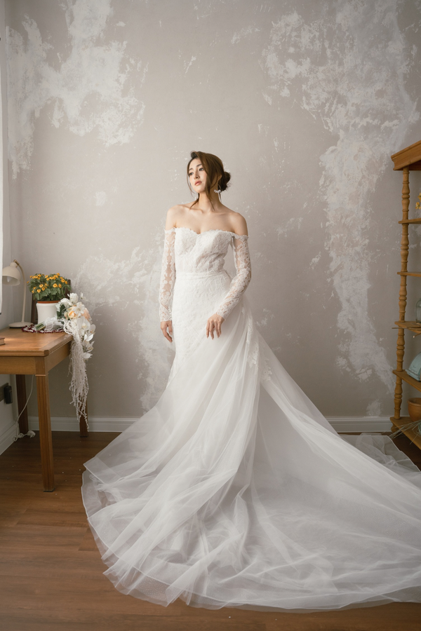 X Adalia Lacey White Mermaid Gown