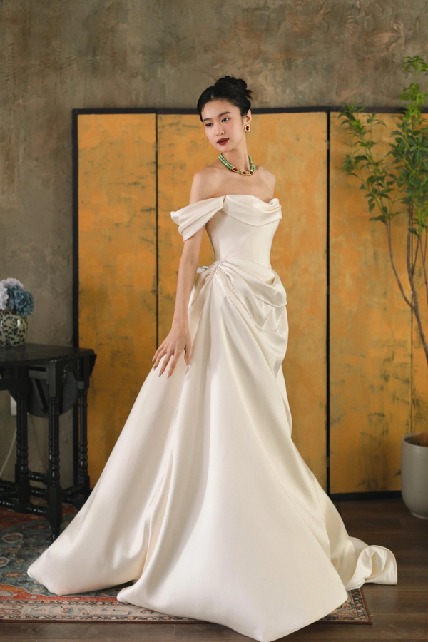 LX Opulent Pearl Satin Couture