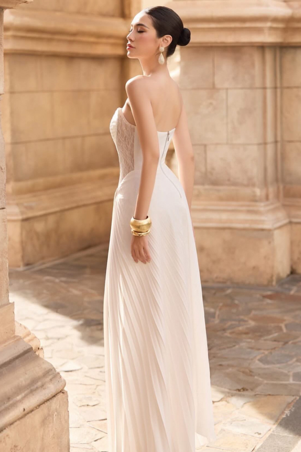 VD DZ Ennis White Satin Lace Gown