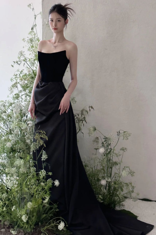 Elina Velvet Black Gown