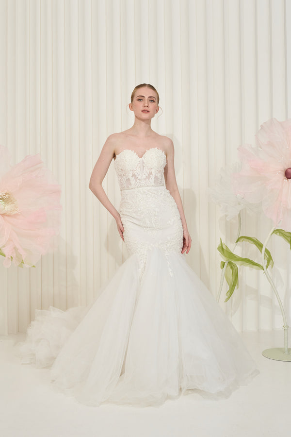 Eris Sweetheart Floral Trumpet White Gown